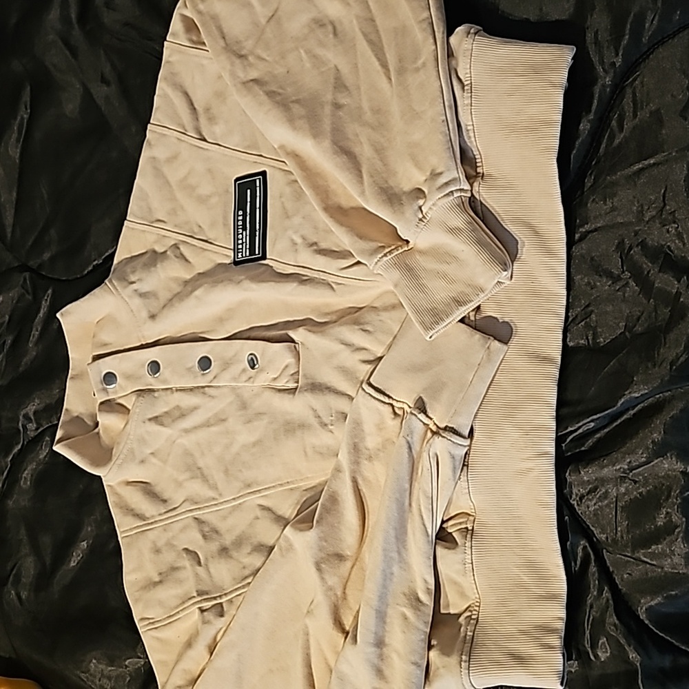 Cropped Sweatshirt - Picture 2 of 3